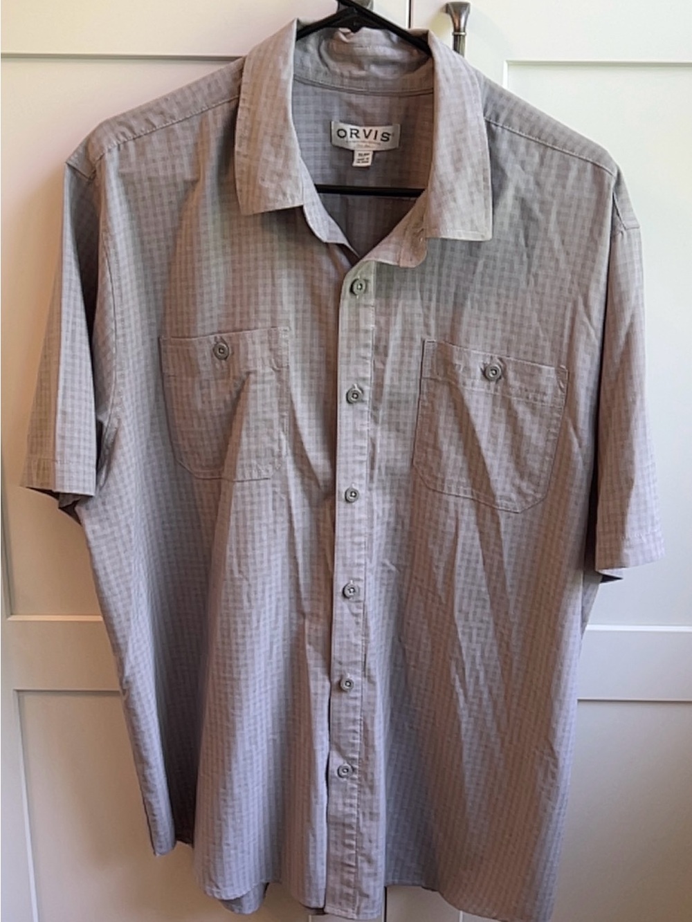 Orvis Men's Short-Sleeve Button-Down Shirt in Light Gray Check